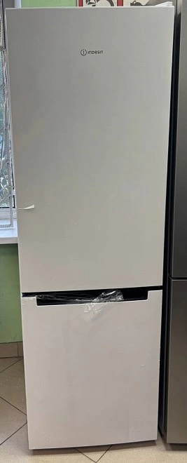 Холодильник Indesit DS 3180 W