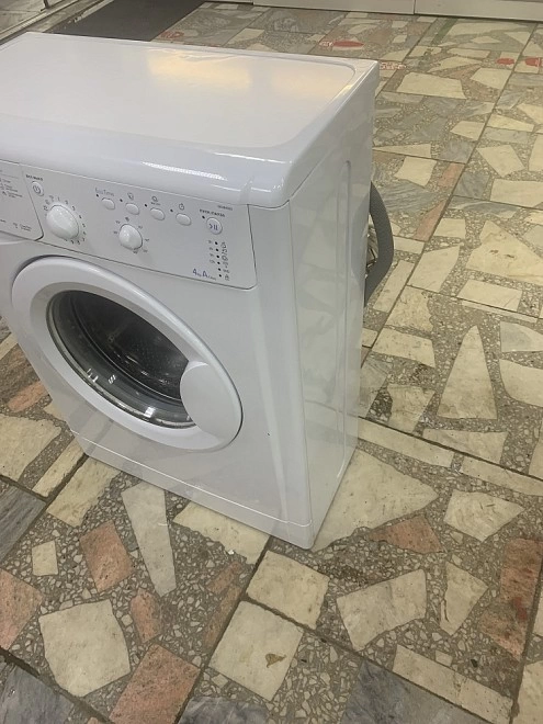 Стиральная машина Indesit IWUB 4085 (CIS)