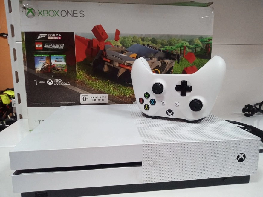 Игровая приставка X-Box One  Xbox One s