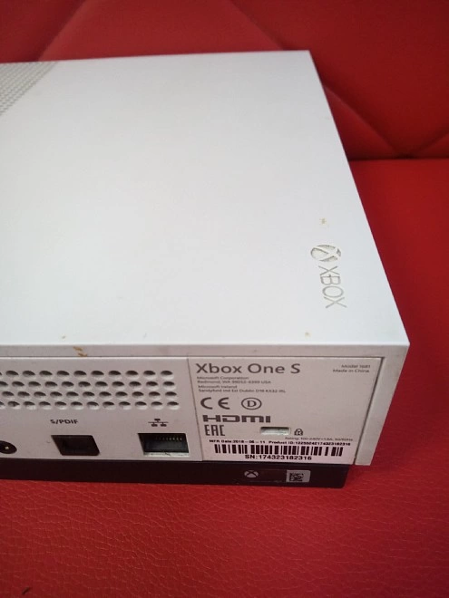 Игровая приставка X-Box One Microsoft Xbox One S 1000 ГБ HDD, белый