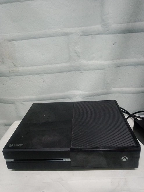 Игровая приставка X-Box One  1540