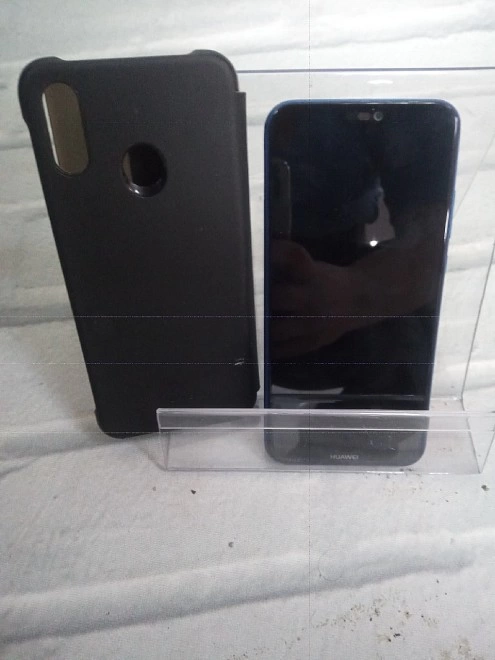 Смартфон HUAWEI P20 lite/4Gb/64Gb