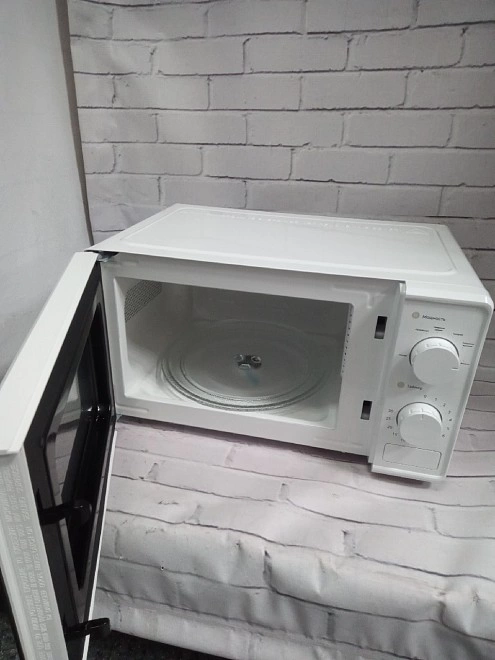 Микроволновая печь Hi M020W03