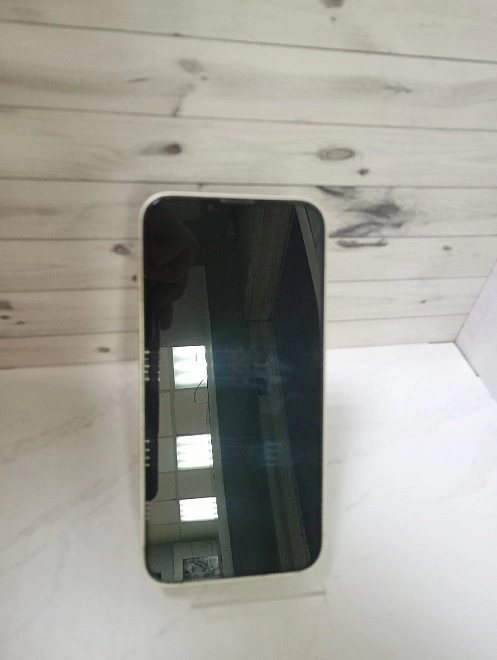 Смартфон Apple iPhone 13 128Gb Сияющая звезда