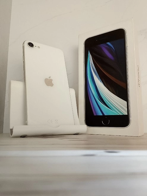 Смартфон Apple Iphone SE 64gb