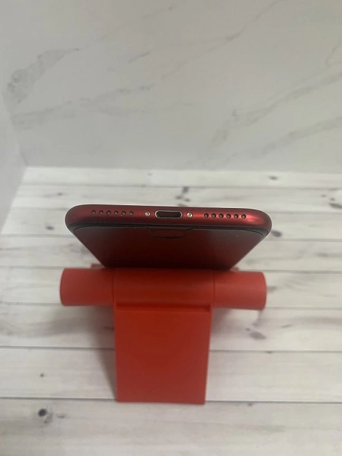Смартфон Apple iPhone SE 2020 3/64Gb