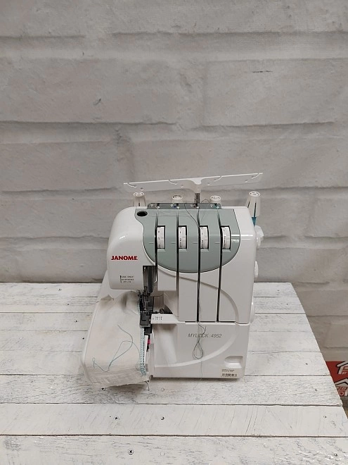 Оверлок Janome ML 4952