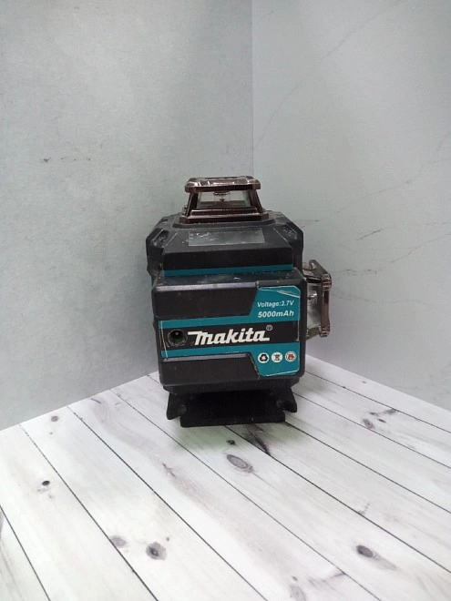Нивелир Makita 4D