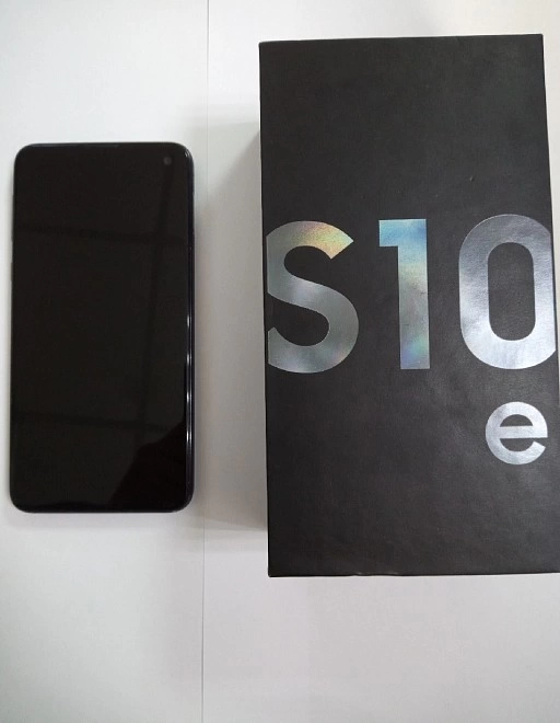 Смартфон Samsung Galaxy S10e 6/128Gb