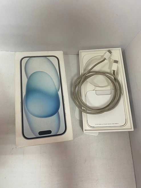 Смартфон Apple iPhone 15 128ГБ