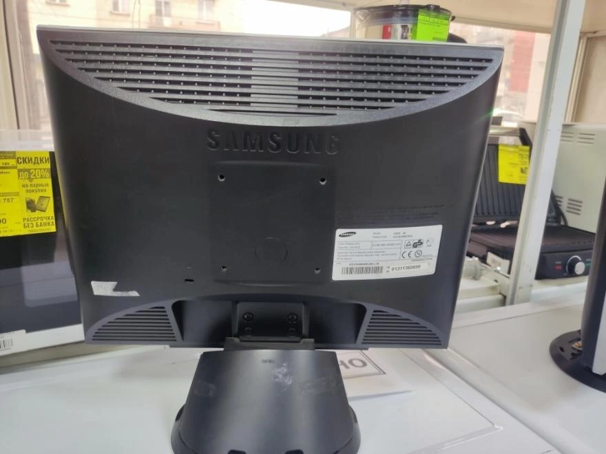 Монитор Samsung SynsMaster 152V