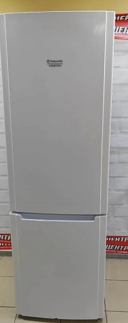Холодильник Hotpoint Ariston HBM1180.3NF