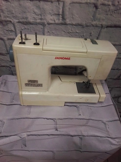 Швейная машина Janome  415 