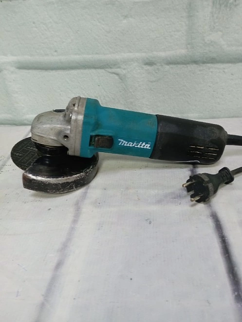 Шлифмашинка  Makita 9558 HN