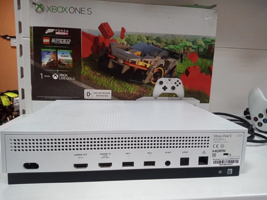 Игровая приставка X-Box One  Xbox One s