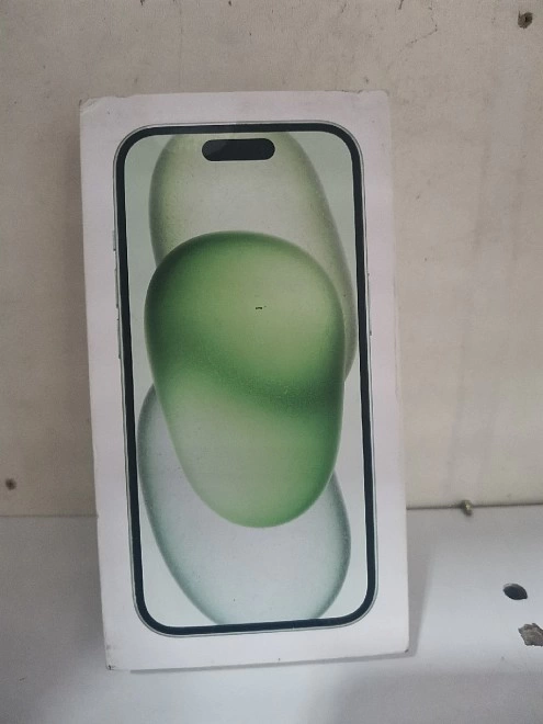 Смартфон iPhone 15 6/128
