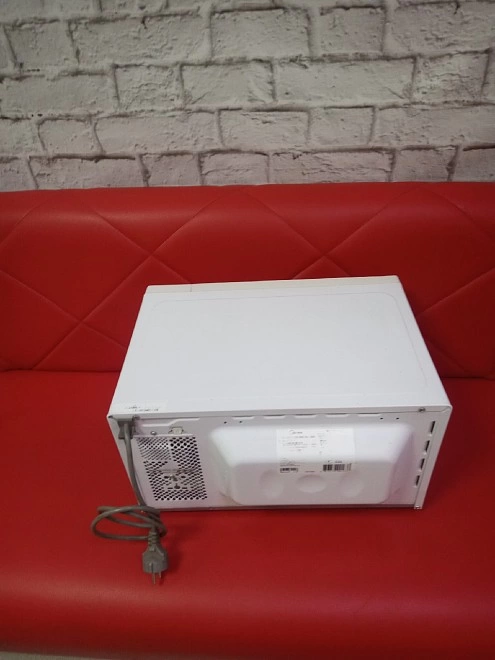 Микроволновая печь Midea MM720CPI