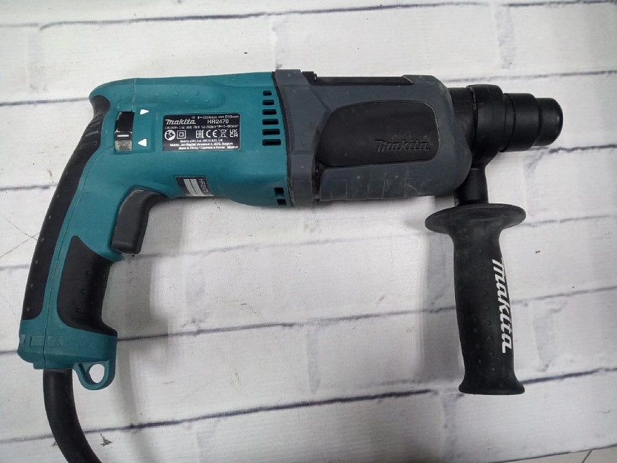 Перфоратор Makita HR2470