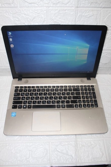 Ноутбук Asus Intel Celeron N3350/4 GB/1,10GHz/SSD100/HDD367