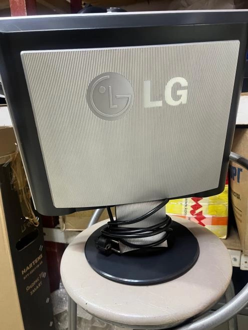 Монитор LG L1730S
