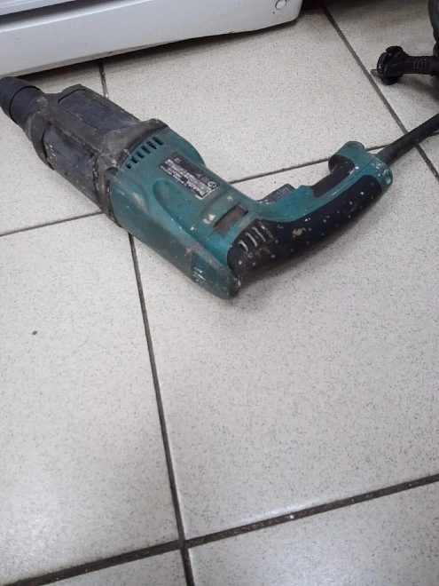 Перфоратор Makita HR2470