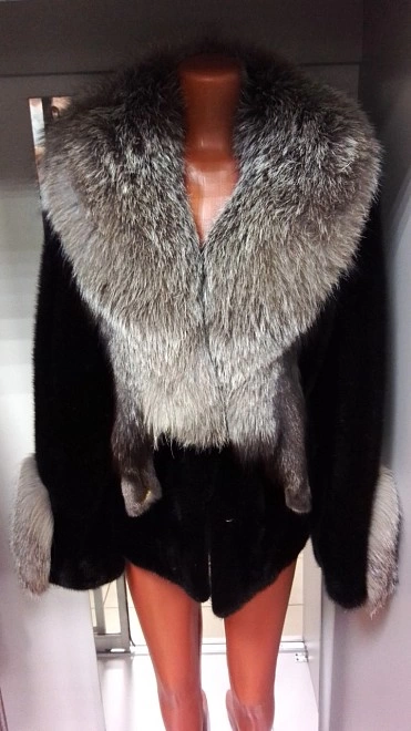 Шуба короткая, цельная Elena Fur р-р 44-46