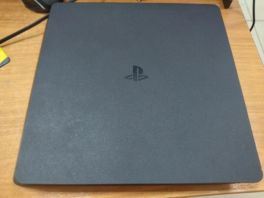 Игровая приставка PS4 PlayStation CUH-2208A