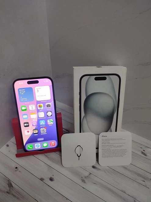 Смартфон Apple iPhone 15 6/128Gb