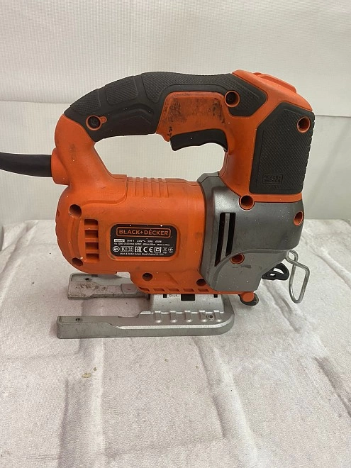 Электролобзик BLACK & DECKER bes610т