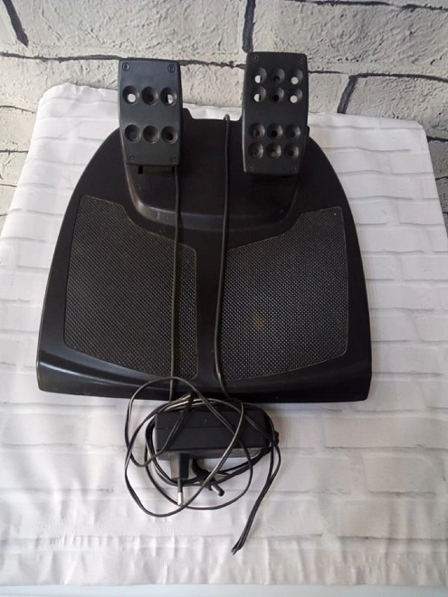 Руль Logitech MOMO Racing Force Feedback Wheel