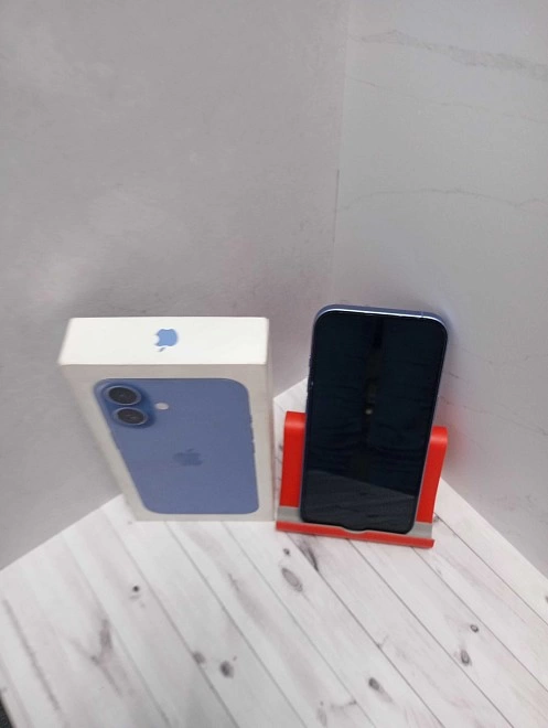 Смартфон Apple iPhone 16 128Gb