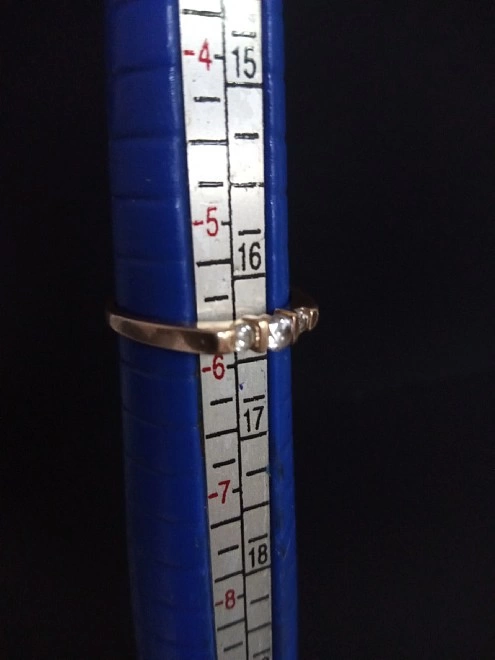 Кольцо золотое с камнями  585 проба 1,45 гр (1,364 гр) 16,5 р-р (ФМ)
