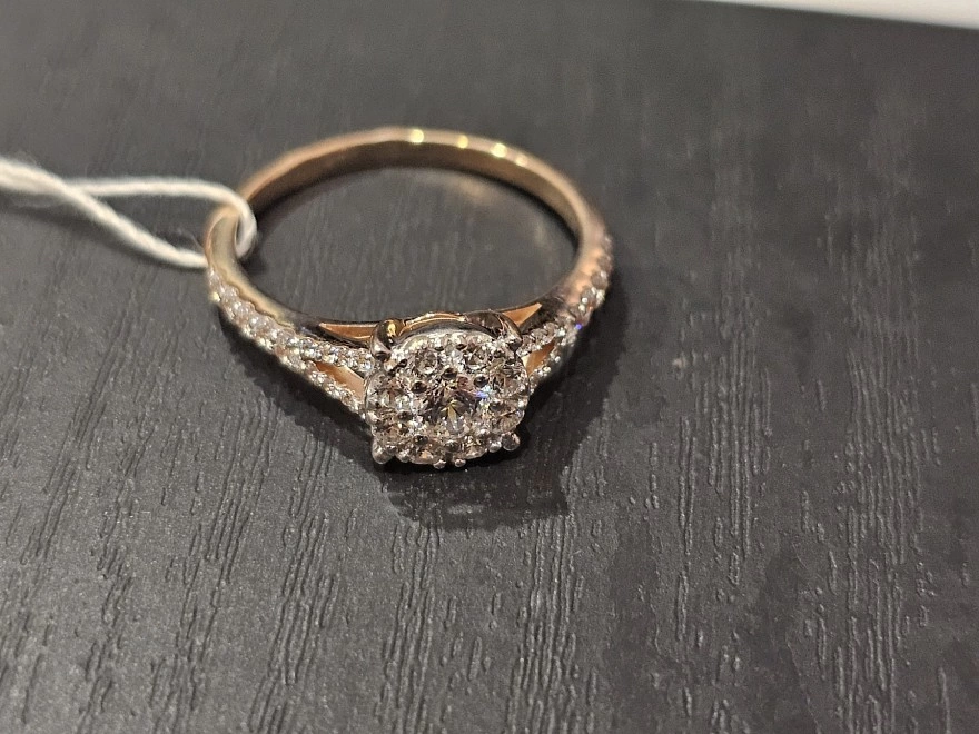 Кольцо золотое с камнями  585 проба 3,03гр 19,5р-р (НМ)