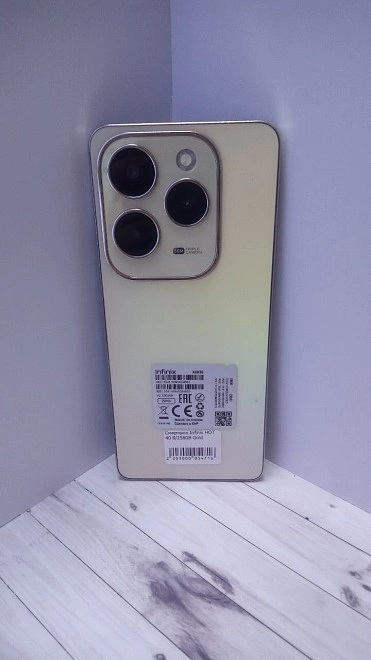 Смартфон Infinix HOT 40 8/256GB Gold
