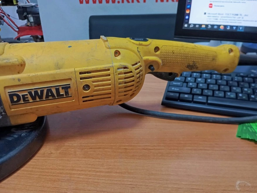 Болгарка Dewalt DWE490