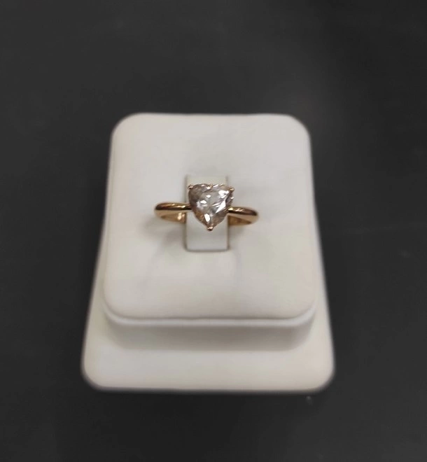 Кольцо золотое с камнями  585 Проба 2,450гр. 17,5р. (ФМ)