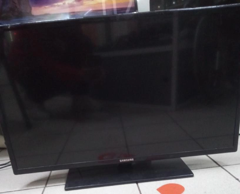 Телевизор Samsung UE32EH4000W