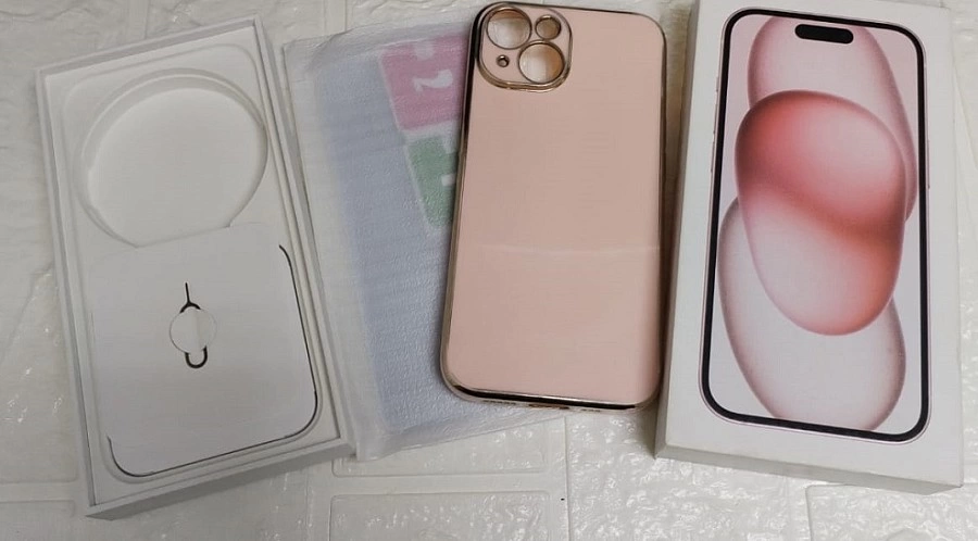 Смартфон Apple iPhone 15 6/128Gb