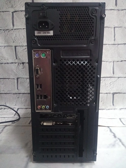 Системный блок Dexp AMD FX-4300/3.8GHz/8Gb/814Gb/AMD Radeon Graphics