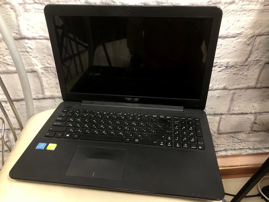 Ноутбук Asus DESKTOP-3NFU56R/intel(R)Pentium(R)N3700/1/60GHz