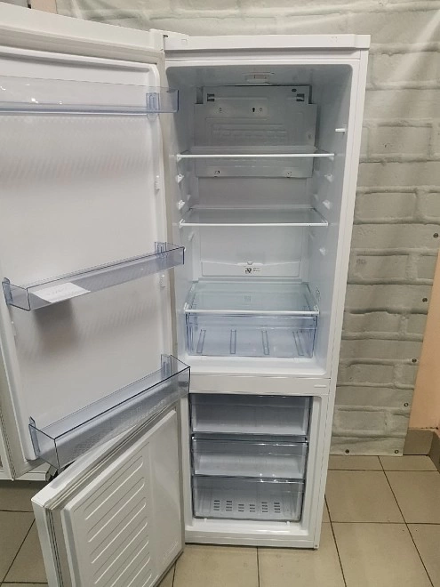 Холодильник Beko CSKDN6270M20W