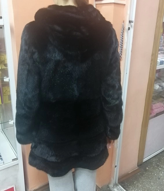 Шуба средней длинны, цельная норковая 40-42р-р с капюшоном