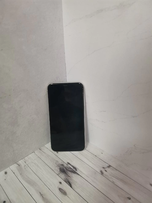 Смартфон iPhone 11 4/64