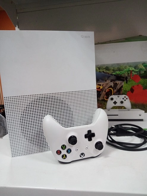 Игровая приставка X-Box One  Xbox One s