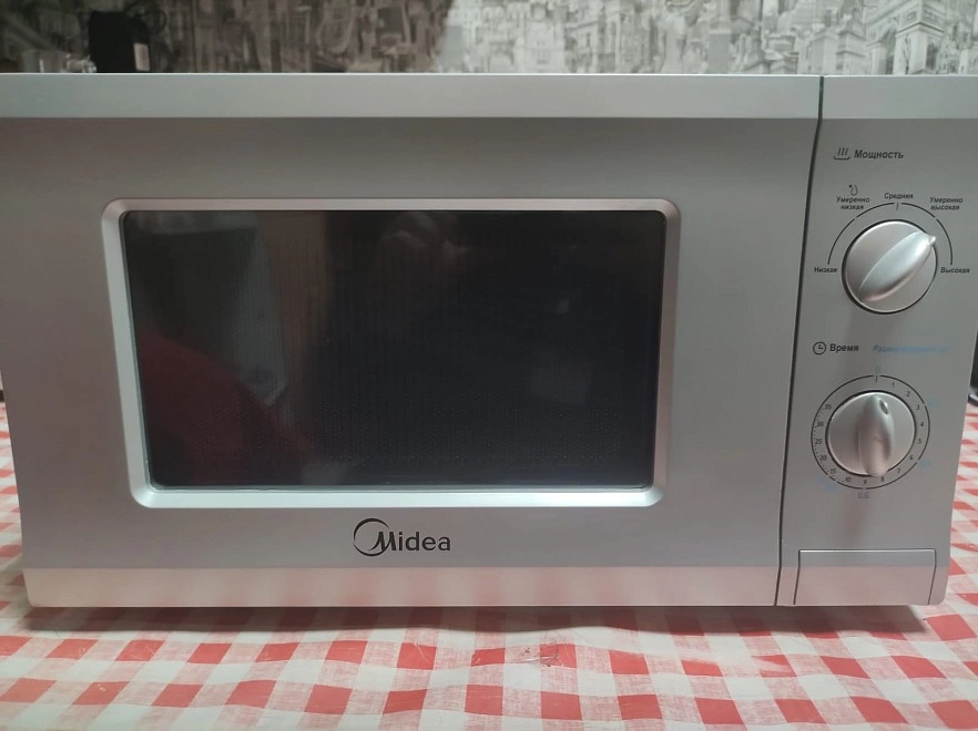 Микроволновая печь Midea MM720CPI-S