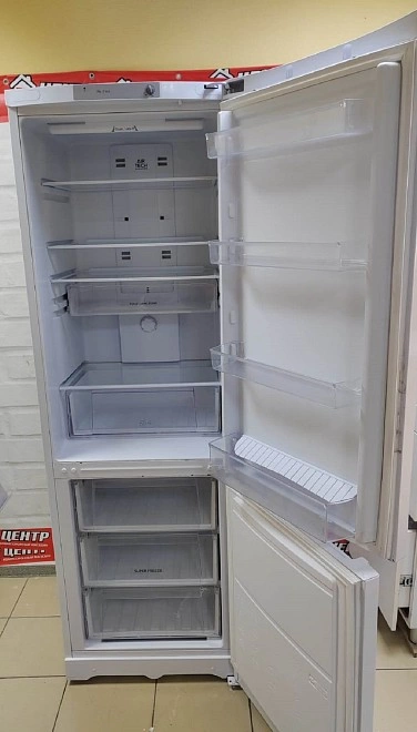 Холодильник Hotpoint Ariston HBM1180.3NF