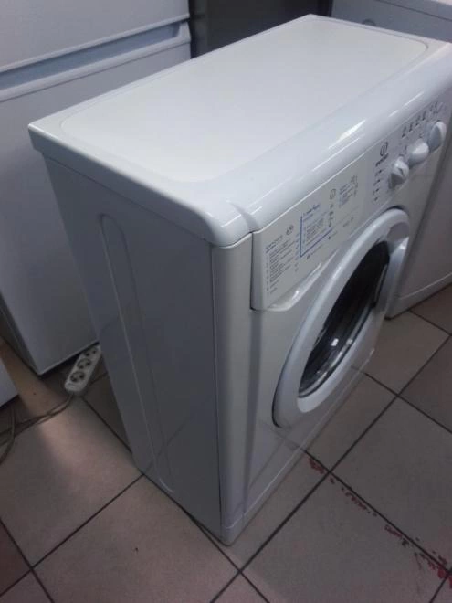 Стиральная машина Indesit WIUL 83