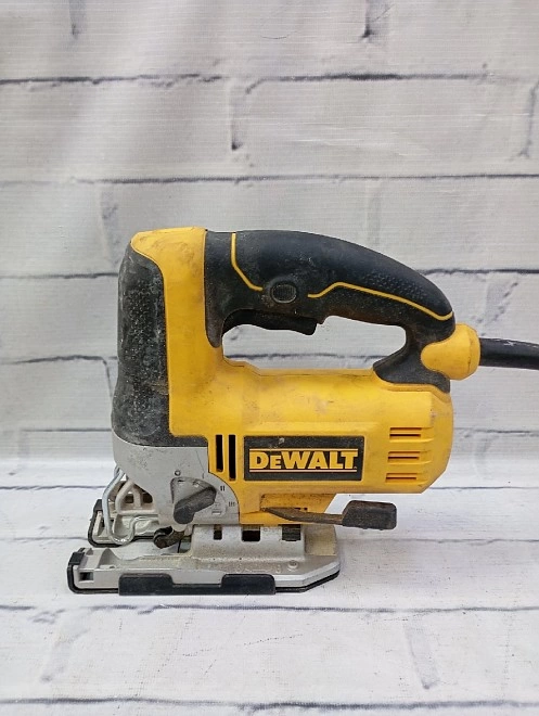 Электролобзик DeWALT DW349-KS