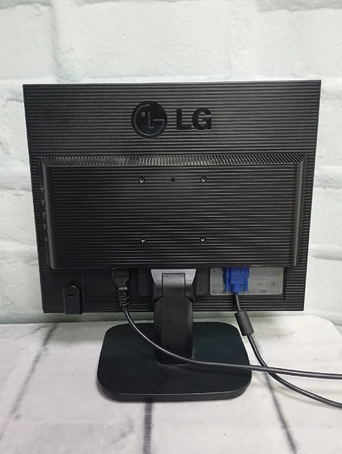Монитор LG L1718S