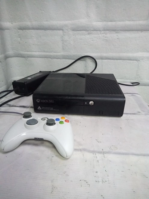 Игровая приставка X-Box 360  Microsoft Xbox Xbox 360 4 ГБ,